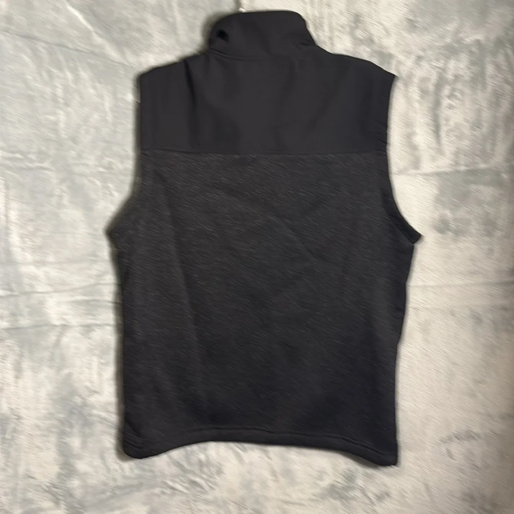 Reebok Men's‎ large Charcoal Black Vest two tone zip chest pocket